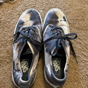 Vans tennis shoes size 7.5 limited wear.